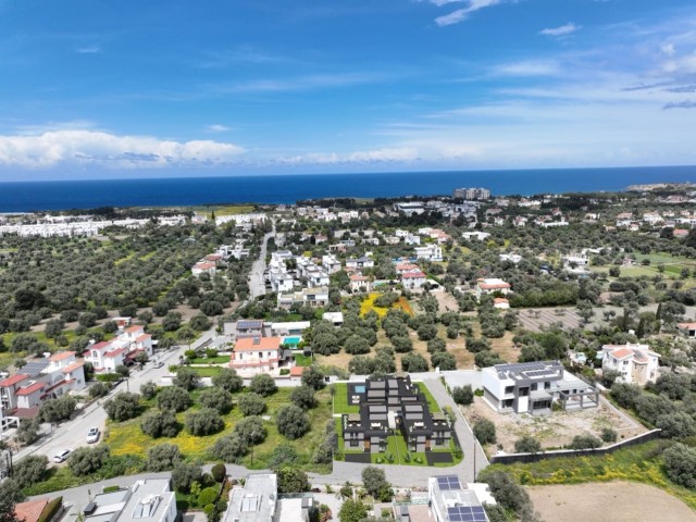 2000 m2 GRUNDSTÜCK ZUM VERKAUF IN GİRNE/OZANKÖY MIT 3 VILLENPROJEKT MIT BERG- UND MEERBLICK MIT BEZA