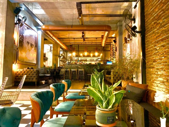 رستوران لوکس 3 طبقه کاملاً همه جانبه برای فروش در فاماگوستا / مرکز سالامیس در یک خیابان بسیار شلوغ.. 0533 859 21 66