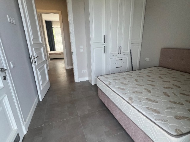 VOLLSTÄNDIG MÖBLIERTE 4+1-WOHNUNG ZU VERMIETEN IN EINER SICHEREN ANLAGE MIT PRIVATEM POOL IN KYRENIA/BELLPAİS. 0533 859 21 66