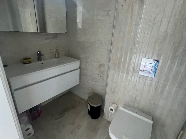 VOLLSTÄNDIG MÖBLIERTE 4+1-WOHNUNG ZU VERMIETEN IN EINER SICHEREN ANLAGE MIT PRIVATEM POOL IN KYRENIA/BELLPAİS. 0533 859 21 66