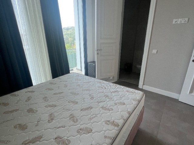 VOLLSTÄNDIG MÖBLIERTE 4+1-WOHNUNG ZU VERMIETEN IN EINER SICHEREN ANLAGE MIT PRIVATEM POOL IN KYRENIA/BELLPAİS. 0533 859 21 66