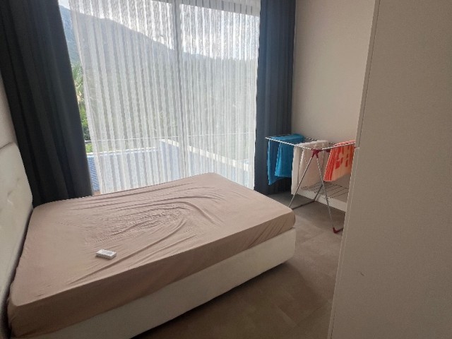 VOLLSTÄNDIG MÖBLIERTE 4+1-WOHNUNG ZU VERMIETEN IN EINER SICHEREN ANLAGE MIT PRIVATEM POOL IN KYRENIA/BELLPAİS. 0533 859 21 66