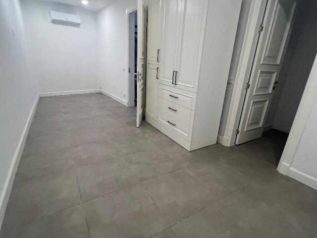 VOLLSTÄNDIG MÖBLIERTE 4+1-WOHNUNG ZU VERMIETEN IN EINER SICHEREN ANLAGE MIT PRIVATEM POOL IN KYRENIA/BELLPAİS. 0533 859 21 66