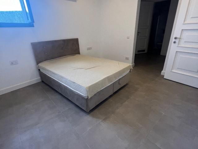 VOLLSTÄNDIG MÖBLIERTE 4+1-WOHNUNG ZU VERMIETEN IN EINER SICHEREN ANLAGE MIT PRIVATEM POOL IN KYRENIA/BELLPAİS. 0533 859 21 66