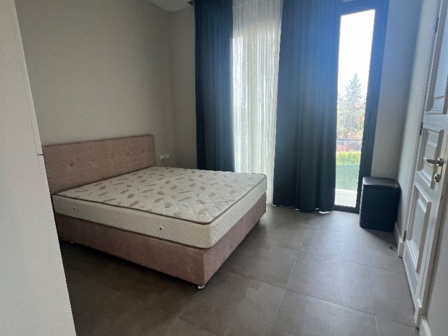 VOLLSTÄNDIG MÖBLIERTE 4+1-WOHNUNG MIT PRIVATEM POOL IN DER NÄHE DER ALTEN COLLEGE IN KYRENIA/BELLAPAİS. 0533 859 21 66