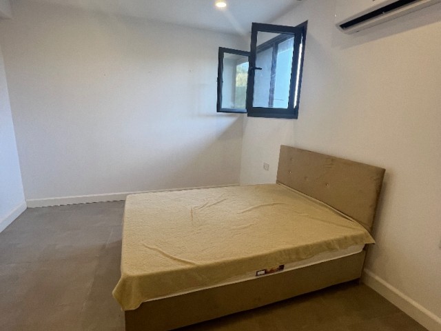 VOLLSTÄNDIG MÖBLIERTE 4+1-WOHNUNG MIT PRIVATEM POOL IN DER NÄHE DER ALTEN COLLEGE IN KYRENIA/BELLAPAİS. 0533 859 21 66