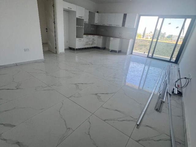 LEFKOŞA/KÜÇÜKKAYMAKLI DA KULLANIMA HAZIR ENSUIT BANYO/WC Lİ ÇOK GENİŞ 100 m2 SATILIK SIFIR 2+1 DAİRE