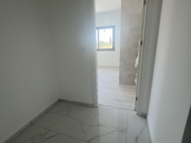 BEREIT IN NICOSIA/KÜÇÜKKAYMAKLI, SEHR GERÄUMIGE 100 m2 NEUE 2+1-WOHNUNG MIT ENSUIT BADEZIMMER/WC ZU VERKAUFEN. 0533 859 21 66