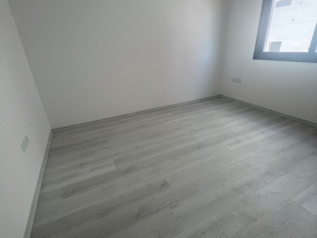 BEREIT IN NICOSIA/KÜÇÜKKAYMAKLI, SEHR GERÄUMIGE 100 m2 NEUE 2+1-WOHNUNG MIT ENSUIT BADEZIMMER/WC ZU VERKAUFEN. 0533 859 21 66