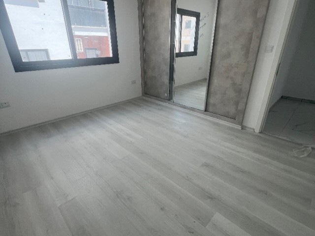 BEREIT IN NICOSIA/KÜÇÜKKAYMAKLI, SEHR GERÄUMIGE 100 m2 NEUE 2+1-WOHNUNG MIT ENSUIT BADEZIMMER/WC ZU VERKAUFEN. 0533 859 21 66