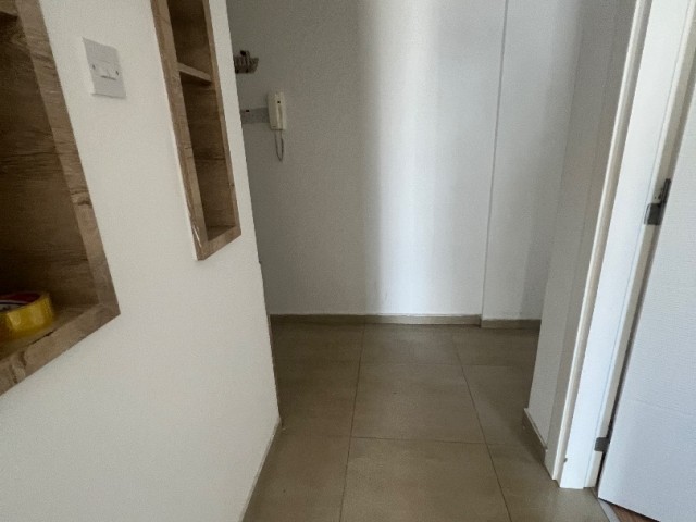 TÜRKISCHES KOÇAN, KOMPLETT MÖBLIERTE, SEHR GERÄUMIGE 2+1-WOHNUNG ZUM VERKAUF IN NICOSIA/ORTAKÖY GEGENÜBER DEM DEREBOYU CD SO PASHA HOTEL..0533 859 21 66