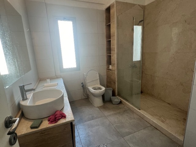 TÜRKISCHES KOÇAN, KOMPLETT MÖBLIERTE, SEHR GERÄUMIGE 2+1-WOHNUNG ZUM VERKAUF IN NICOSIA/ORTAKÖY GEGENÜBER DEM DEREBOYU CD SO PASHA HOTEL..0533 859 21 66