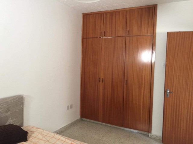 145m2 good condition flat in Metehan