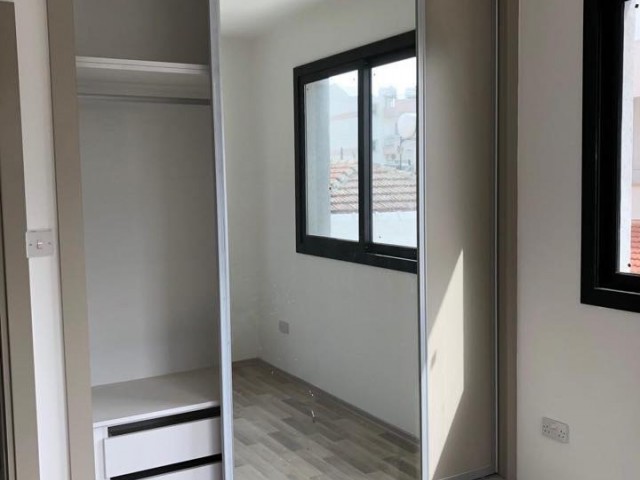 Lefkoşa,Kızılbaş bölgesinde 2+1 ,90m2 büyüklüğünde,Kaliteli malzeme ve kaliteli işçilik ile inşa edilmiş TÜRK MALI  Daireler siz değerli müşterilerimizi bekliyor.