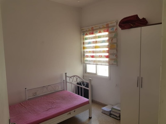 Gönyeli de Marmaris Sk. Levent Apt. 9/B D/8 market ve duraklara yürüyüş mesafesin de 3+1  kiralık daire