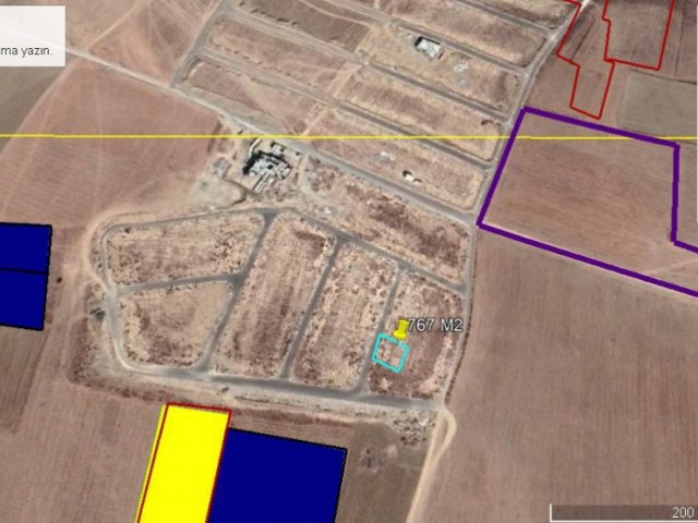 Lefkoşa Zefir bölgesinde 2 kat izinli yoldan 100 metre içerde763 m2 satılık arsa