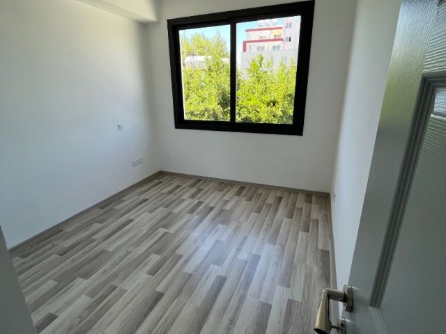 LEFKOŞA-K.KAYMAKLI'DA GENİŞ  3+1 TÜRK MALI SATILIK Penthouse