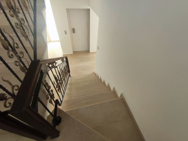 DETACHED VILLA WITH ELEVATOR ** 