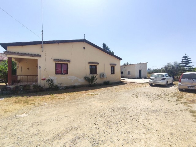 EINFAMILIENHAUS MIT 940 QUADRATMETERN GARTEN IN ALAYKÖY ** 