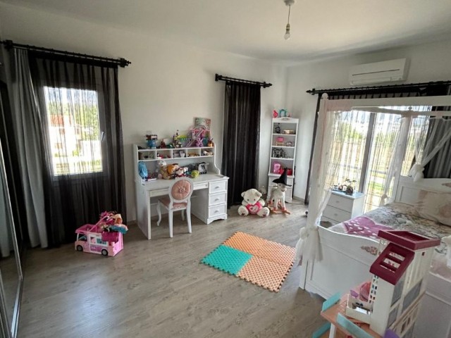 3+2 260 m2 Super-Luxus-Wohnung in Nikosia-Gönyeli!