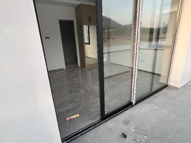 Girne Çatalköy de satılık 4+1 havuzlu villa 