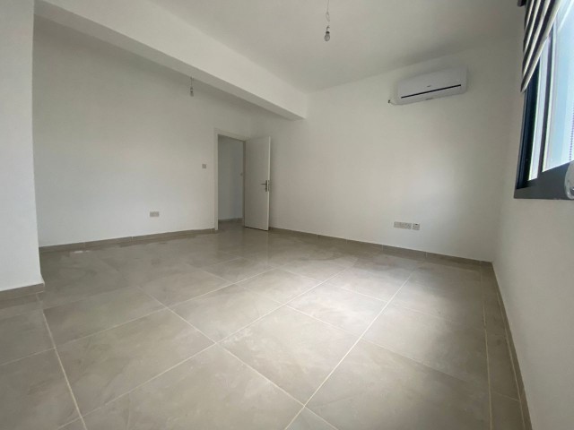 1+1 FLAT FRESH TO THE MAIN ROAD AT THE ENTRANCE OF GÖNYELİ