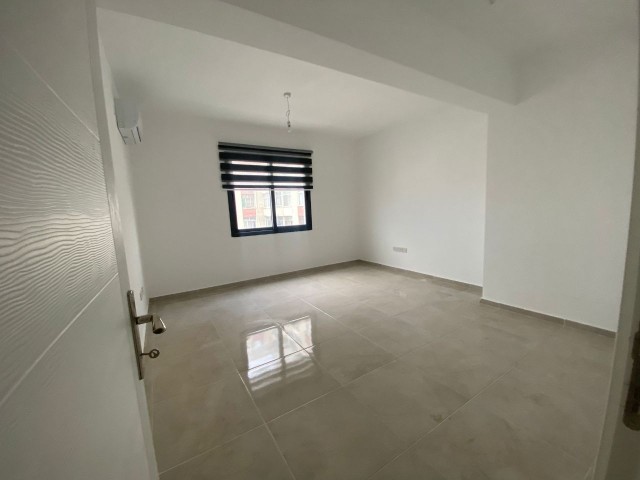 1+1 FLAT FRESH TO THE MAIN ROAD AT THE ENTRANCE OF GÖNYELİ