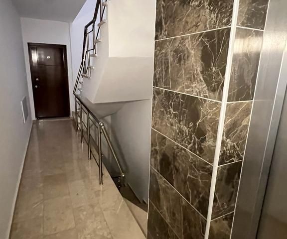 GİRNE MERKEZDE MÜKKEMEL KONUMDA SATILIK 2+1 DAİRE