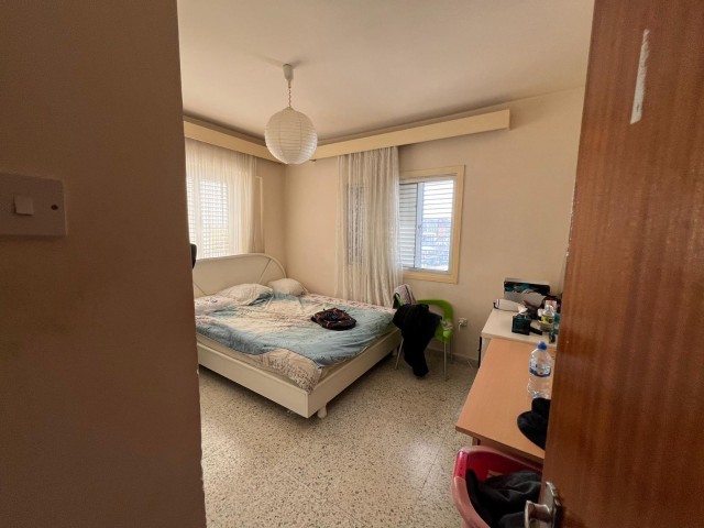 LEFKOŞANIN EN MERKEZİ KONUMUNDA MOLTO KARŞISI SATILIK 3+1 130m2 DAİRE