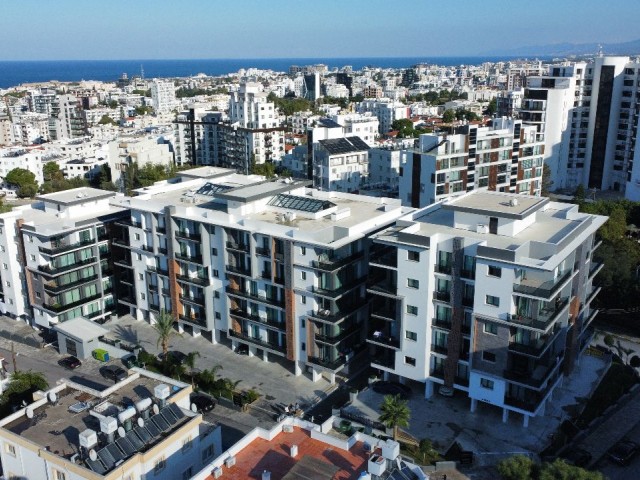 MÖBLIERTE 2+1-LUX-WOHNUNG IM KYRENIA-ZENTRUM ZU VERKAUFEN