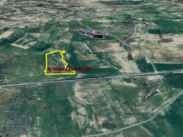 Земельный участок с турецким правом собственности в Еничекёй, в 50 метрах от дороги Никосия-Гечиткал