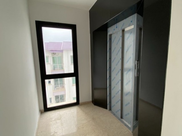 3+1 penthouse flat with large terrace in Nicosia Göçmenköy area, ready for delivery.