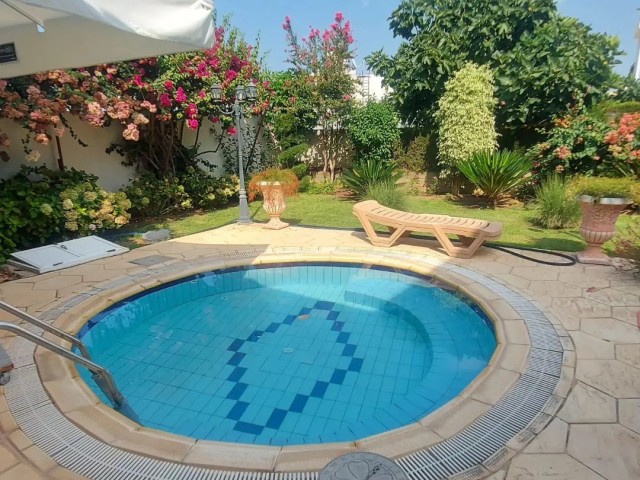 READY TO MOVE IN GIRNE ÇATALKÖY 3+2 LARGE GARDEN WITH ITS OWN GARDEN JACUZZI
