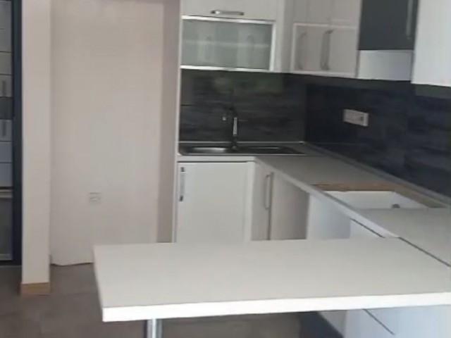 2+1 WOHNUNG ZUM VERKAUF IN GIRNE ALSANCAK 125.000 stg KONTAKT 0533 858 23 82