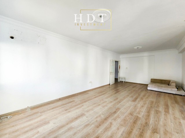 3+1 GROSSE WOHNUNG. 260 M² FLÄCHE