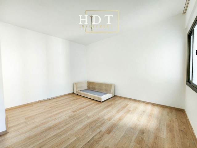 3+1 GROSSE WOHNUNG. 260 M² FLÄCHE