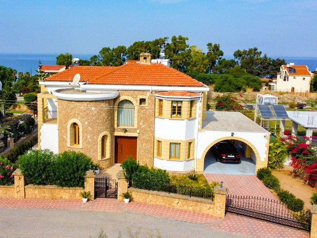 VILLA FOR SALE 4+2. TO THE SEA 200 M