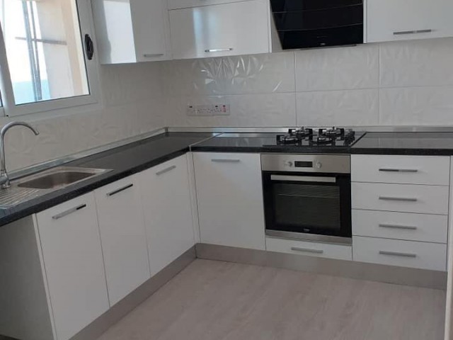 LEFKOŞA GÖNYELİ 4.KAT 3+1 FULL EŞYALI DAİRE.