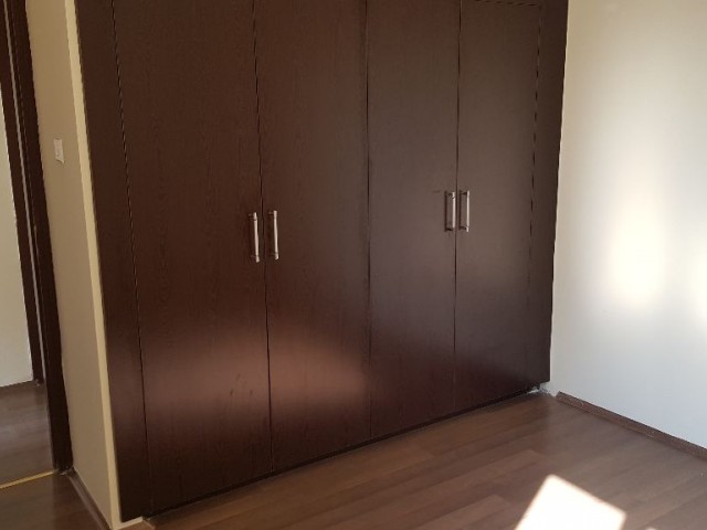 THE SMALL CREAM CENTER IS ALSO 3+1 3 WITH A SIZE OF 135 M2, WHICH DOES NOT REQUIRE ANY EXPENSES. FLOOR APARTMENT ** 