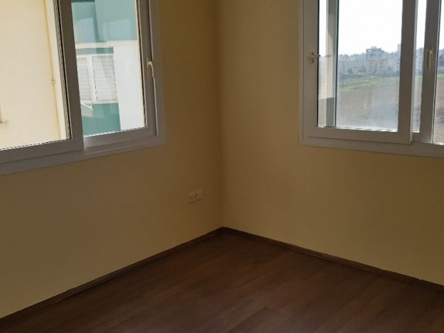 THE SMALL CREAM CENTER IS ALSO 3+1 3 WITH A SIZE OF 135 M2, WHICH DOES NOT REQUIRE ANY EXPENSES. FLOOR APARTMENT ** 