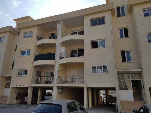 THE SMALL CREAM CENTER IS ALSO 3+1 3 WITH A SIZE OF 135 M2, WHICH DOES NOT REQUIRE ANY EXPENSES. FLOOR APARTMENT ** 