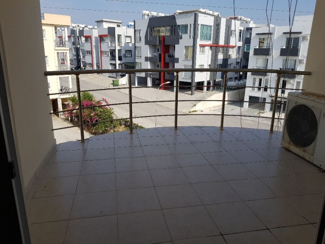 THE SMALL CREAM CENTER IS ALSO 3+1 3 WITH A SIZE OF 135 M2, WHICH DOES NOT REQUIRE ANY EXPENSES. FLOOR APARTMENT ** 