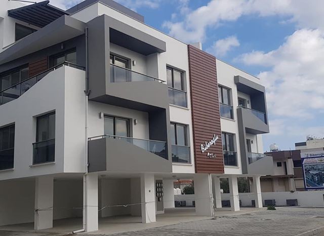 LEFKOŞA  EN GÖZDE YERLEŞİM YERİ  / YENİKENT DE ASANSÖRLÜ LÜKS DAİRE ÜSTELİK TÜM VERGİLERİ ÖDENMİŞ