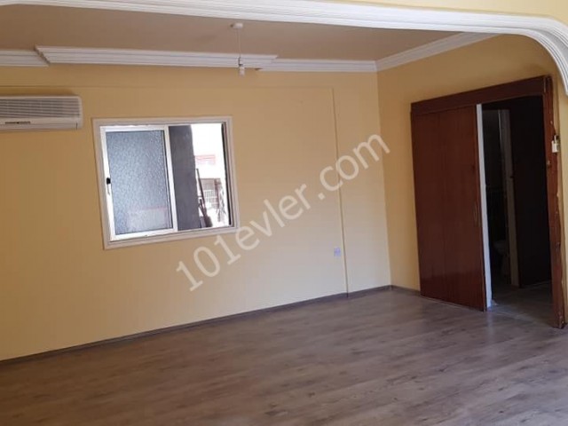 Detached House To Rent in Göçmenköy, Nicosia