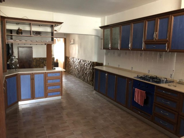 Detached House For Sale in Göçmenköy, Nicosia