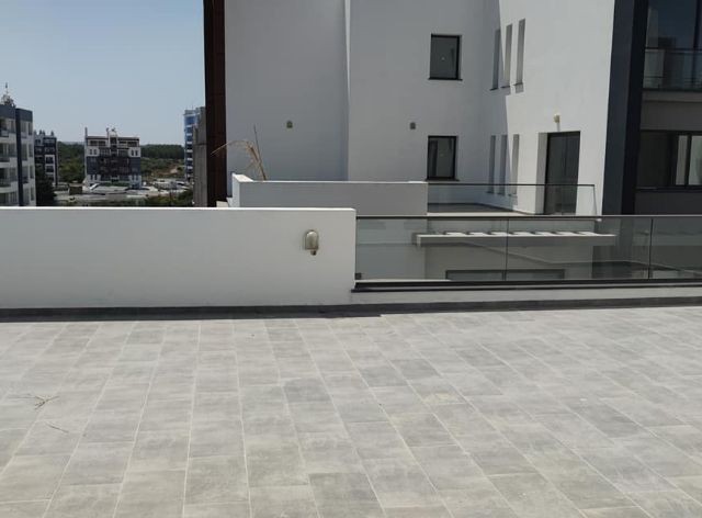 DEREBOYUNA YÜRÜYÜŞ MESAFESİNDE SATILIK 90M2 KAPALI 90 M2TERAS ALANINA SAHİP TÜRK KOÇANLI LÜKS PENTHOUSE MODERN MİMARİ 1.SINIF İSCİLİGE SAHİP 82.000 STG YE SAHİP OLABİLİRSİNİZ…