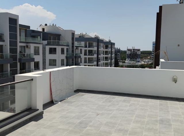 DEREBOYUNA YÜRÜYÜŞ MESAFESİNDE SATILIK 90M2 KAPALI 90 M2TERAS ALANINA SAHİP TÜRK KOÇANLI LÜKS PENTHOUSE MODERN MİMARİ 1.SINIF İSCİLİGE SAHİP 82.000 STG YE SAHİP OLABİLİRSİNİZ…