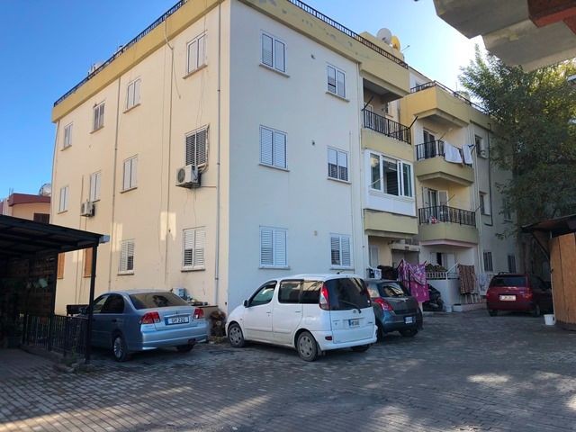 2+1 APARTMENT WITHIN WALKING DISTANCE TO THE MAIN ROAD IN THE CENTER OF KÜCÜK KAYMAKLI ** 