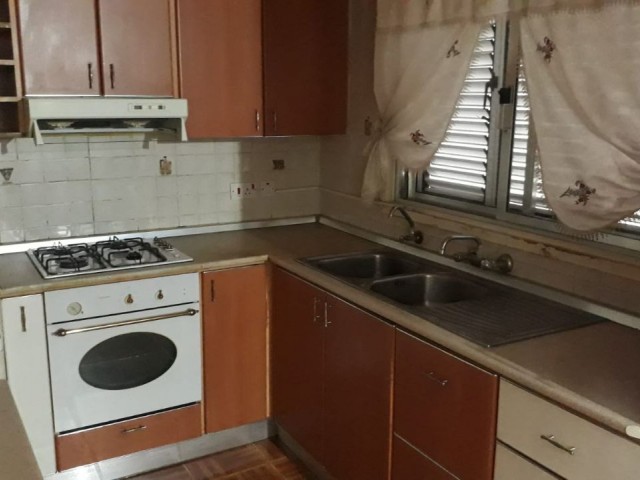 YOU CAN HAVE A GROUND FLOOR APARTMENT FOR SALE IN NICOSIA KERMIYA DISTRICT WITH FULL UTENSILS FOR STG 39.000 ** 