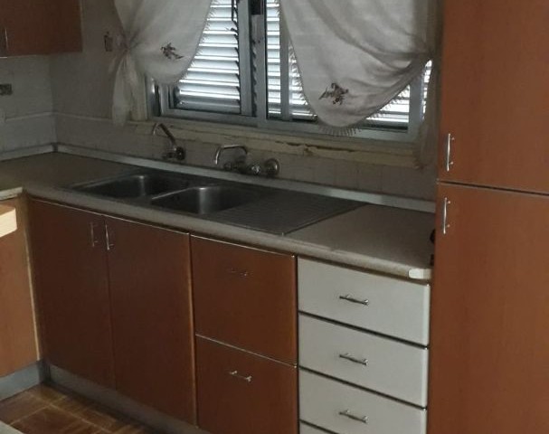 YOU CAN HAVE A GROUND FLOOR APARTMENT FOR SALE IN NICOSIA KERMIYA DISTRICT WITH FULL UTENSILS FOR STG 39.000 ** 